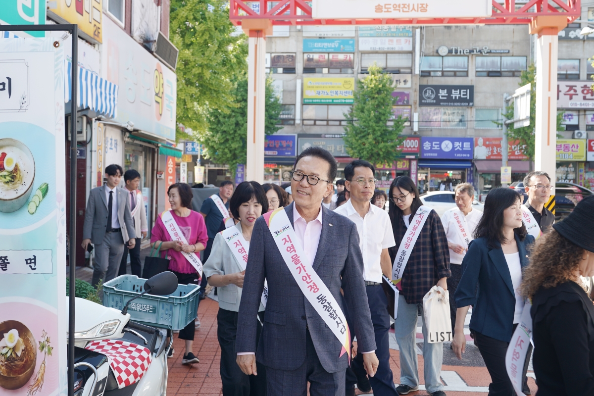 이재호 연수구청장, 추석 맞이 전통시장 격려 방문